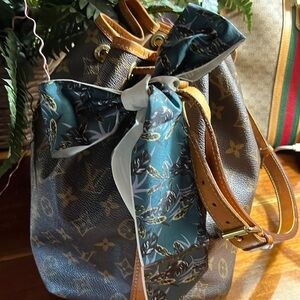 Beautiful twilly. Multi purpose